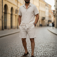 Completo estivo da uomo: camicia e bermuda coordinati