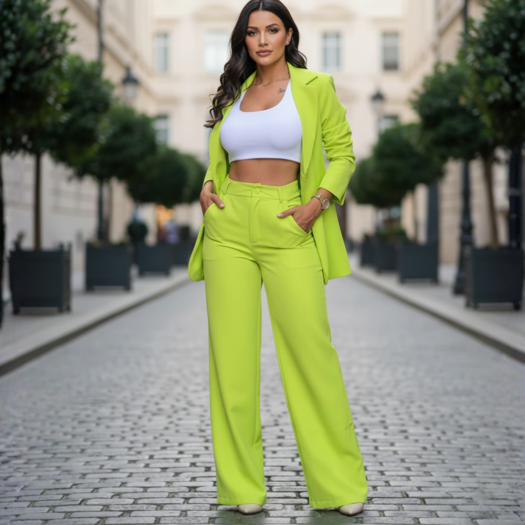 Complete Women's Suit with Pants and Blazer in Quality Material