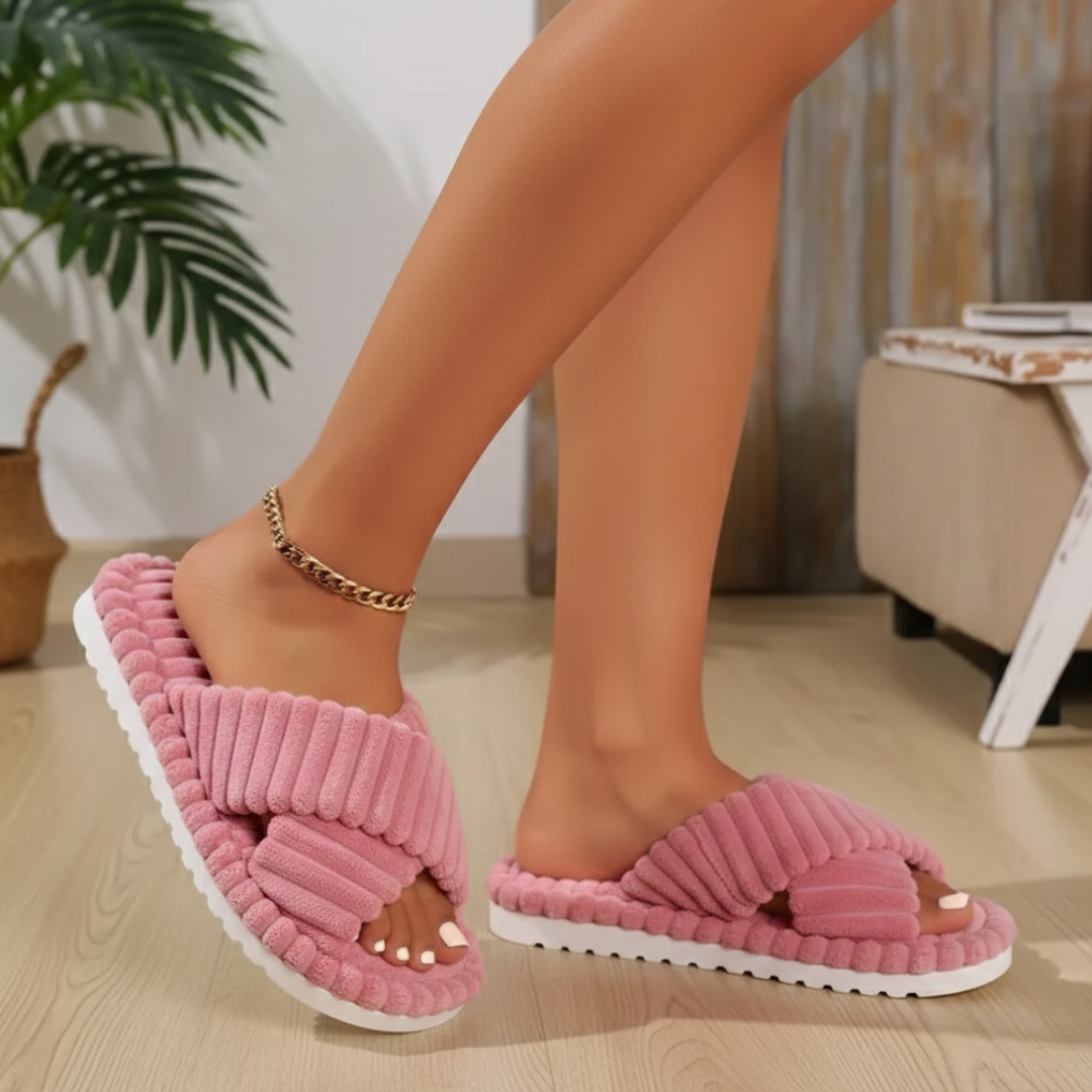 Pantofole da donna con fasce incrociate in peluche e suola spessa