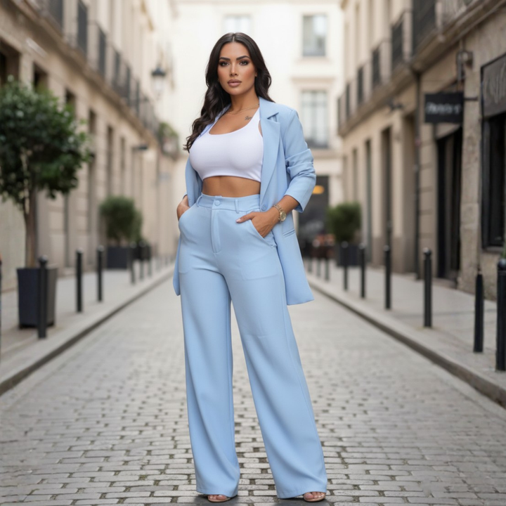 Completo da donna con pantaloni e blazer in materiale di qualità