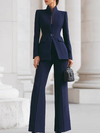Completo blazer e pantaloni aderenti eleganti da donna con bottoni  