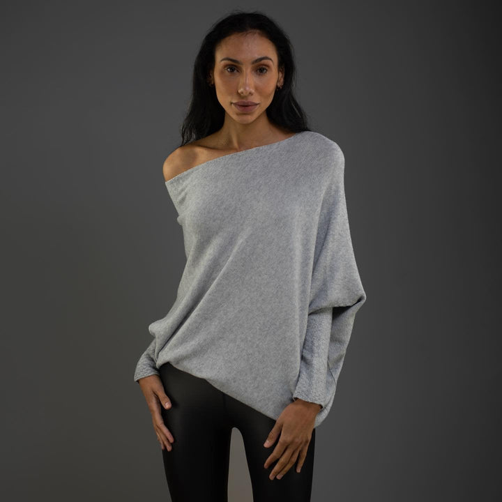 Maglione da donna a maniche lunghe con spalle scoperte
