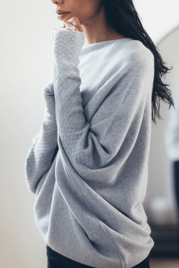 Maglione da donna a maniche lunghe con spalle scoperte