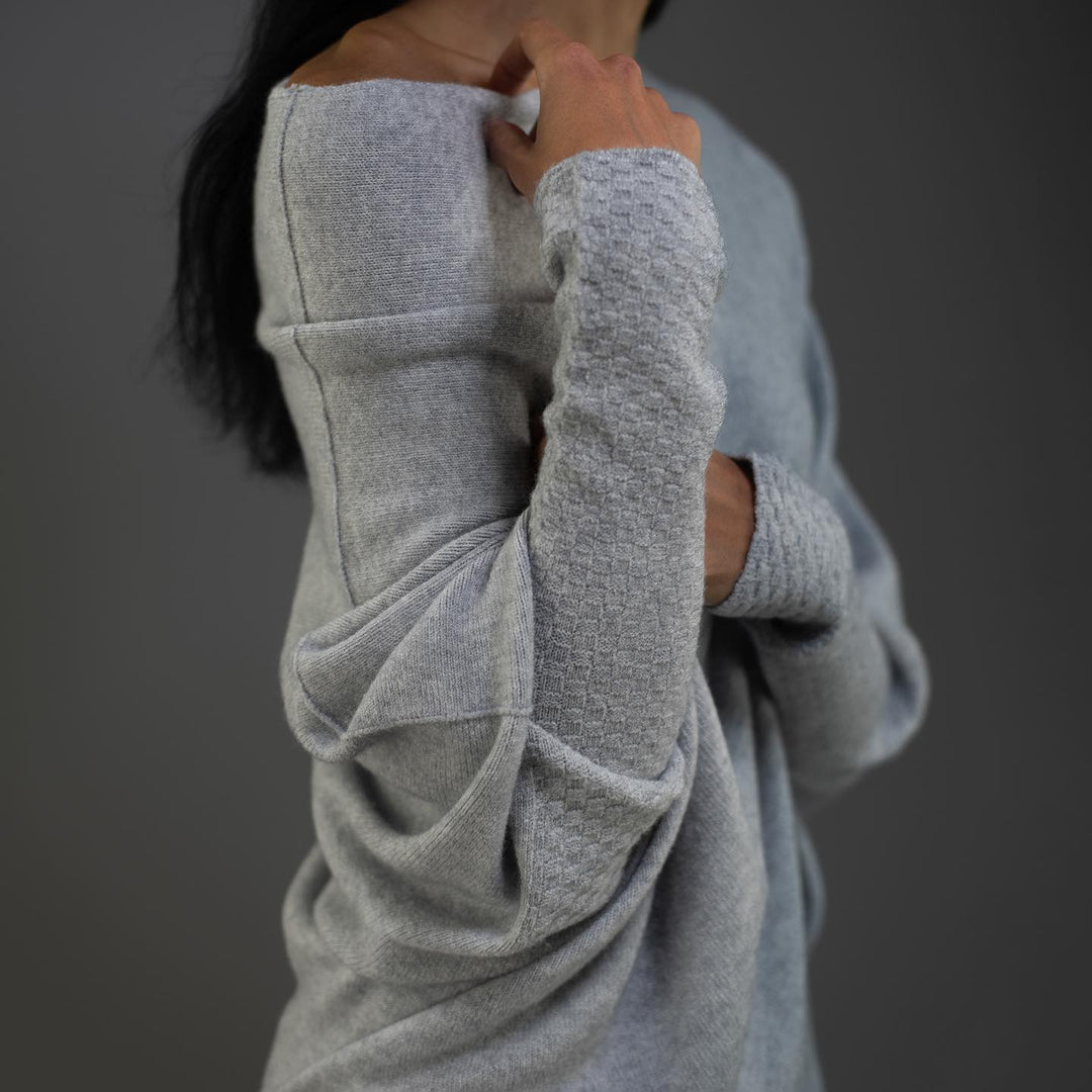 Maglione da donna a maniche lunghe con spalle scoperte