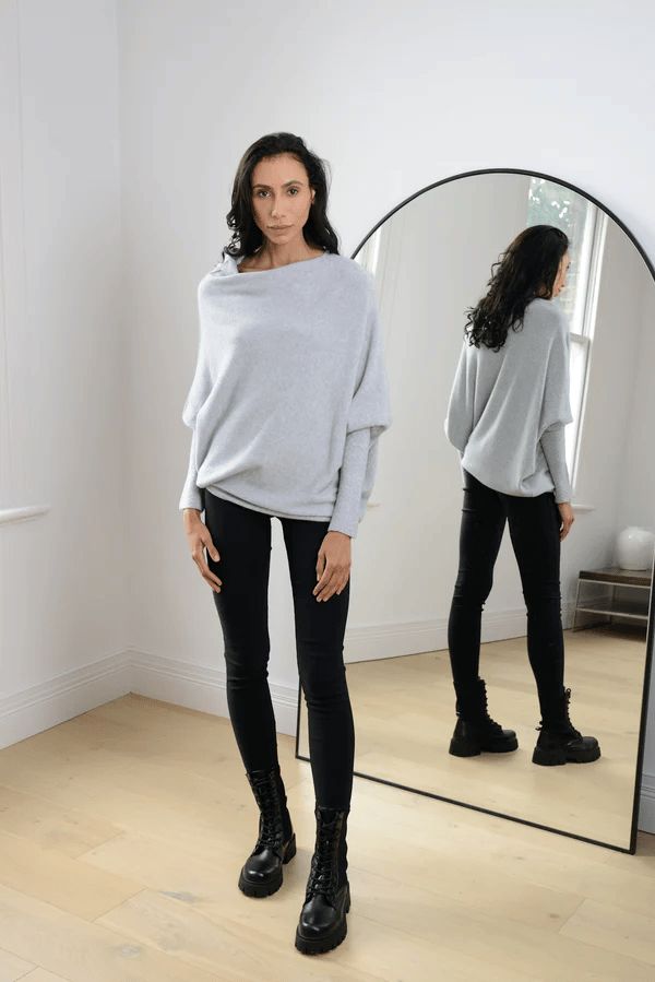 Maglione da donna a maniche lunghe con spalle scoperte