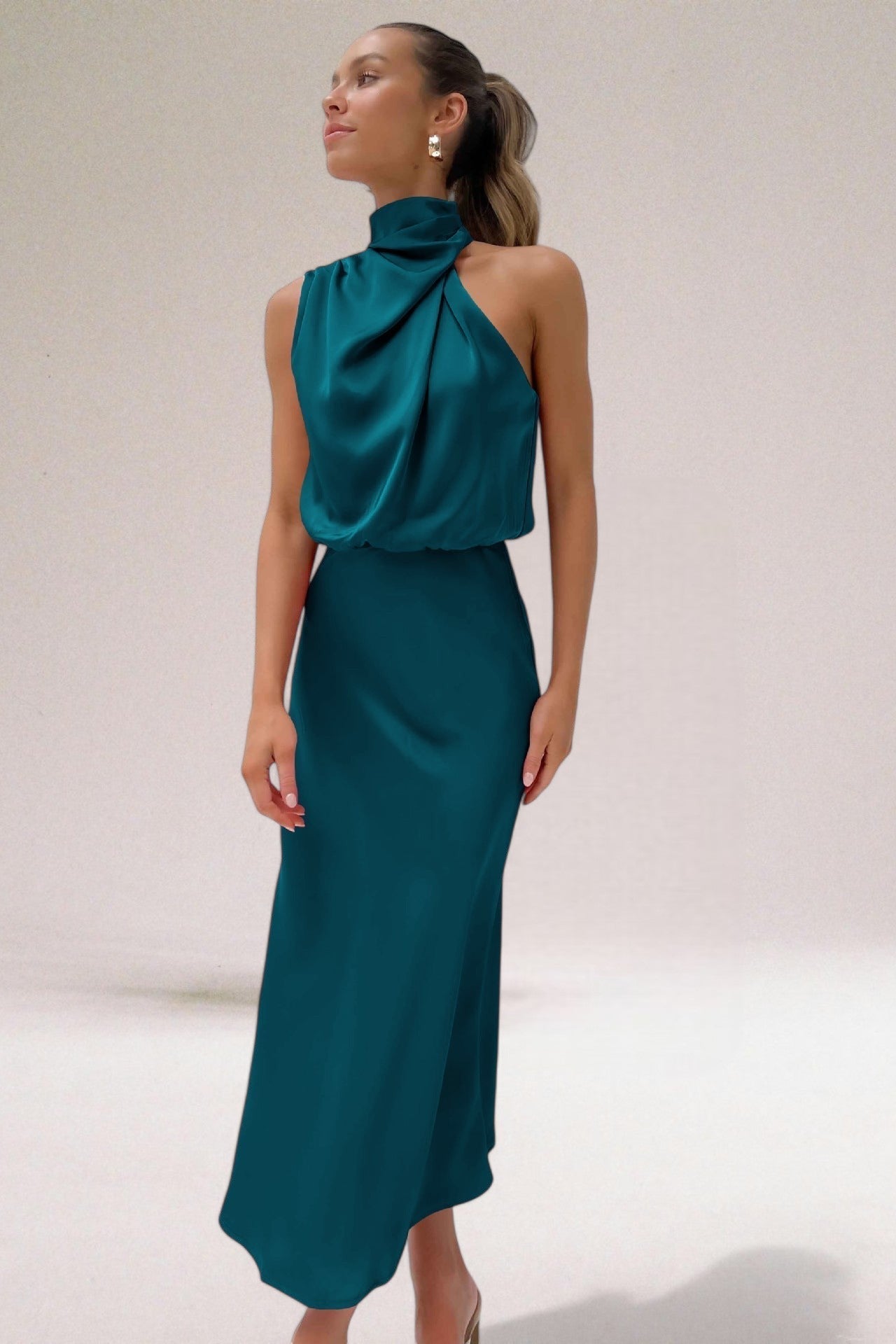 Giselle™ | Elegant Halter Neck Dress 1
