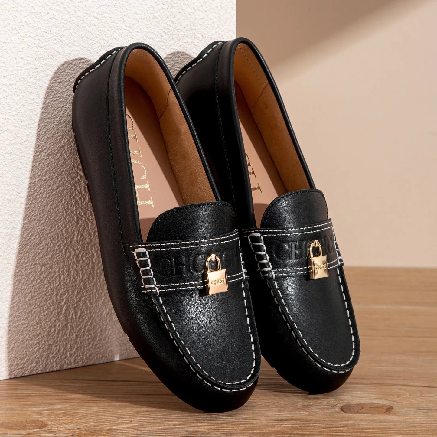 Women's Flat Leather Walking Shoes with Comfortable Sole