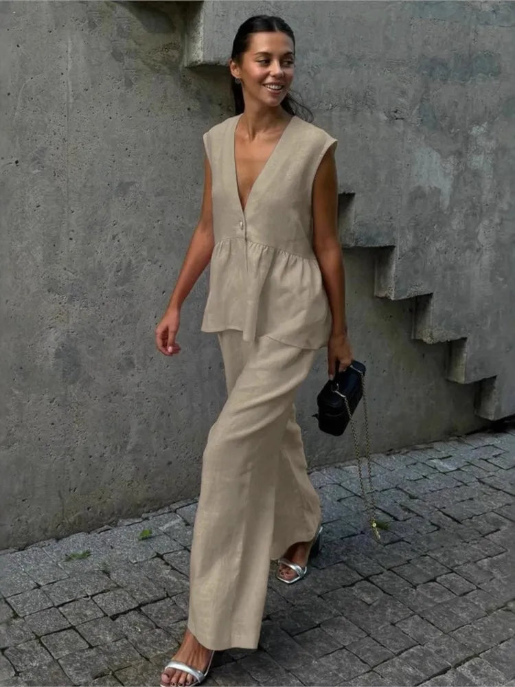 Complete Women's Sleeveless Ruffled Top with Wide Pants
