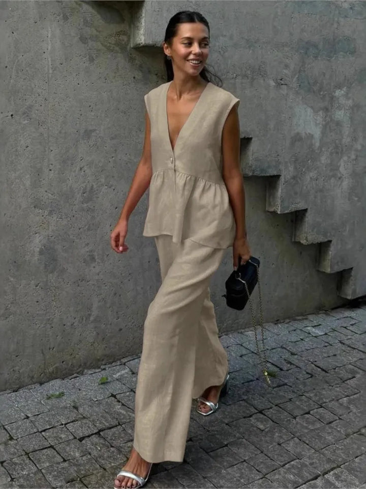 Completo donna con top senza maniche con volant e pantaloni larghi  