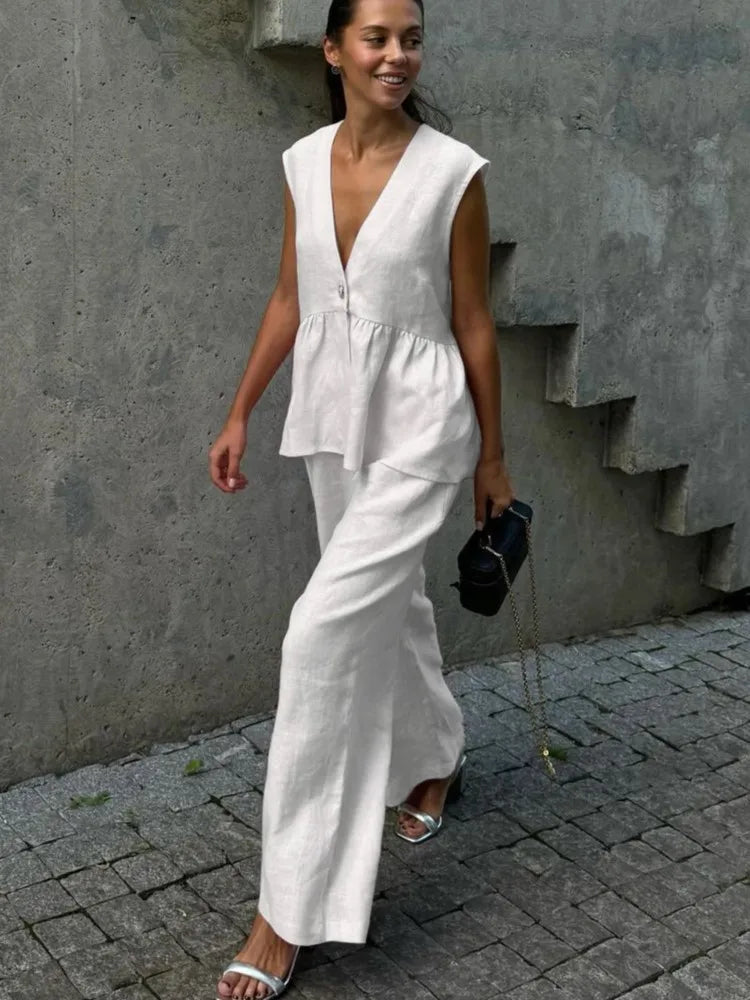 Completo donna con top senza maniche con volant e pantaloni larghi  