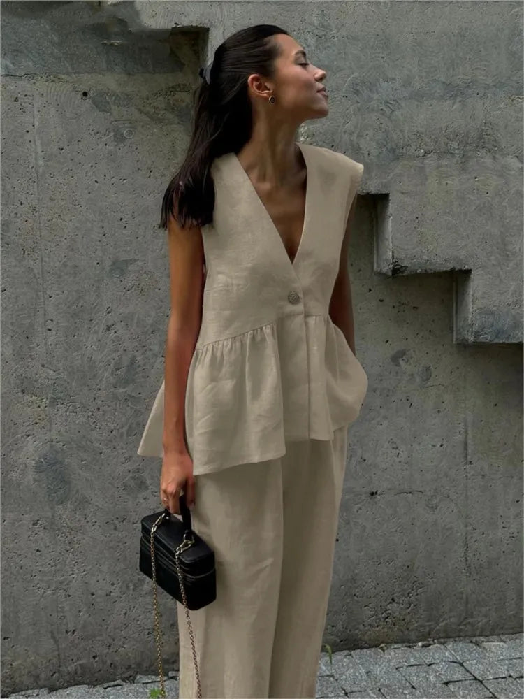 Complete Women's Sleeveless Ruffled Top with Wide Pants