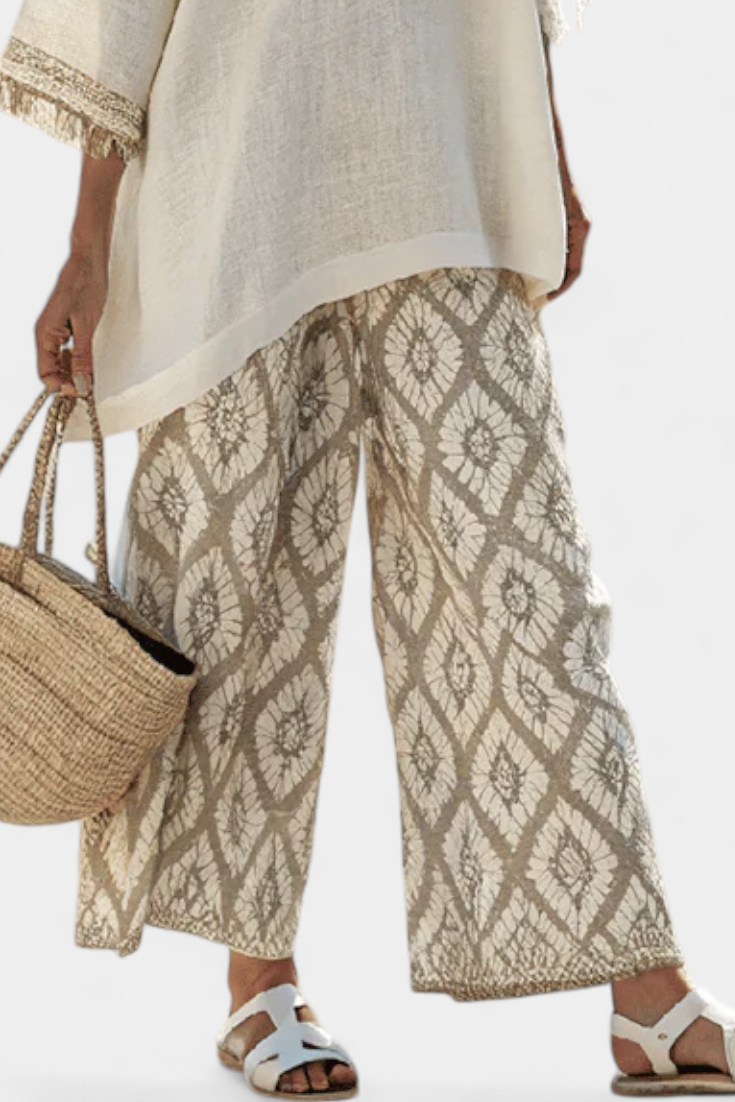 Sophie | Vibrant Casual Outfit with Relaxed Top and Pants 2