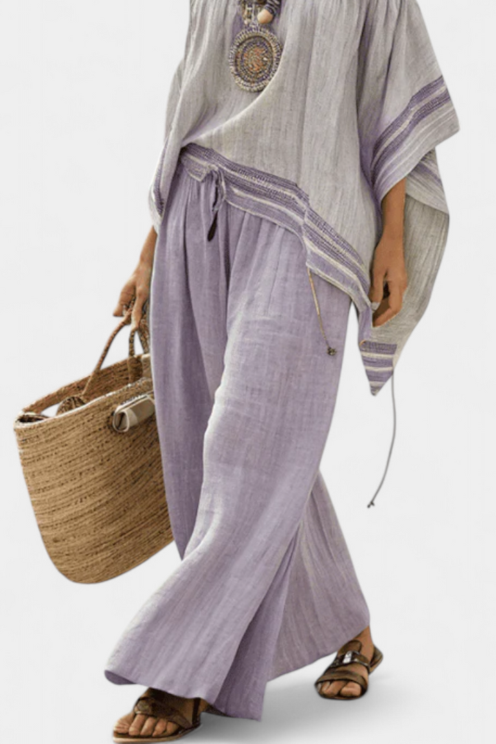 Top scollato sulle spalle e pantaloni a gamba larga a righe