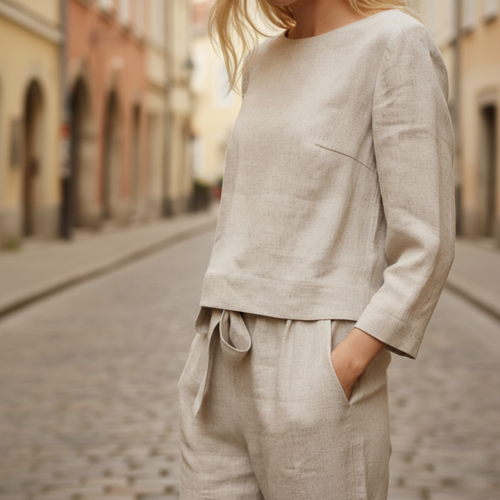 Completo da donna: pantaloni e top in morbido tessuto misto