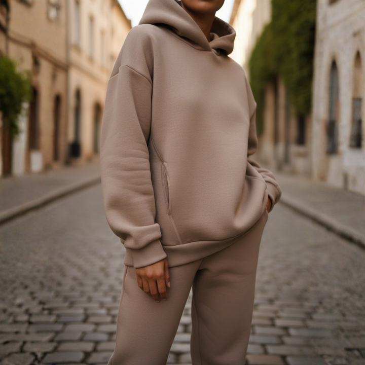 Tuta da donna con cappuccio in tessuti sportivi eleganti misti