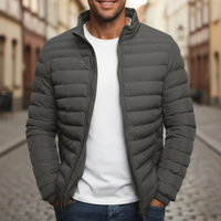 Giacca imbottita da uomo in materiale resistente