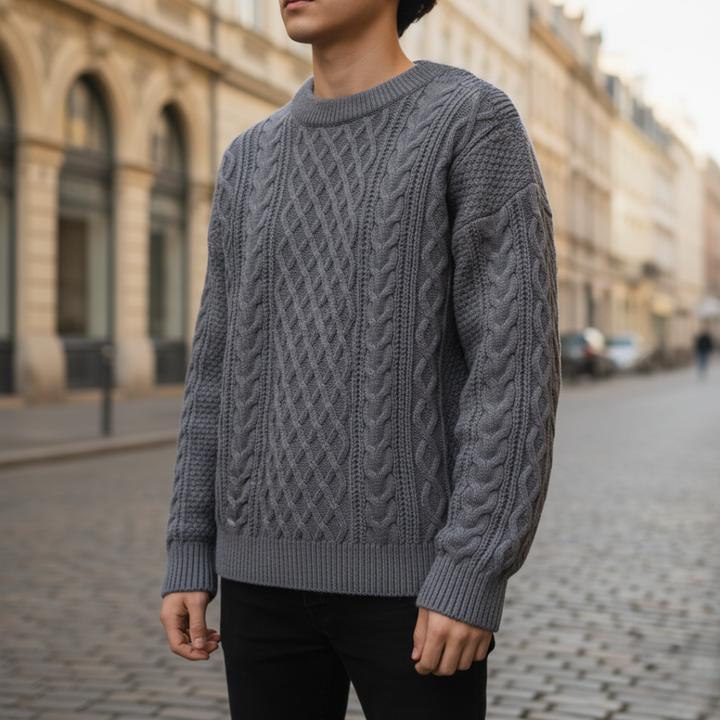 Men's Crew Neck Cable Knit Sweater in Soft Yarn