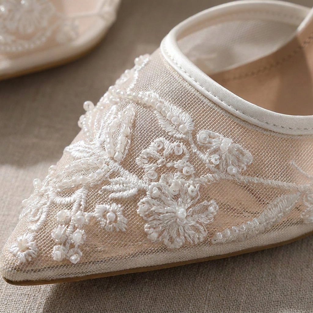 Décolleté da donna in rete ricamata con punta a punta e tacco a spillo slip-on