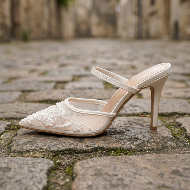 Décolleté da donna in rete ricamata con punta a punta e tacco a spillo slip-on