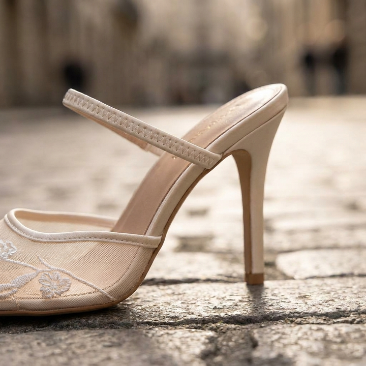 Décolleté da donna in rete ricamata con punta a punta e tacco a spillo slip-on