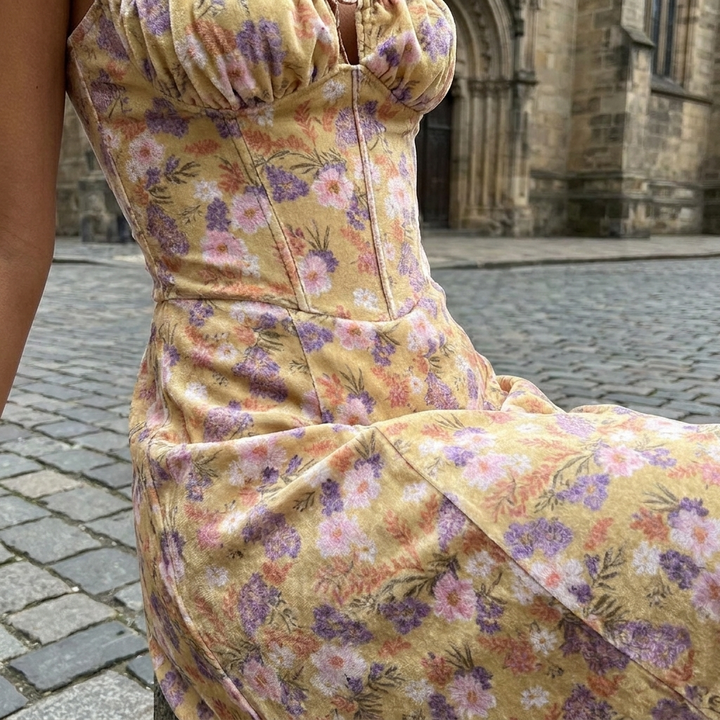 Abito midi da donna in velluto intrecciato | Elegante outfit estivo senza maniche e svasato  