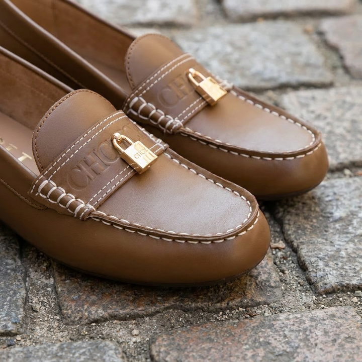 Scarpe da passeggio da donna in pelle con suola comoda e piatta  