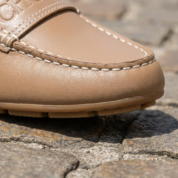 Scarpe da passeggio da donna in pelle con suola comoda e piatta  