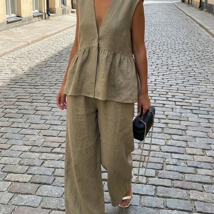Completo donna con top senza maniche con volant e pantaloni larghi  