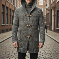 Cappotto da uomo lavorato a maglia con cappuccio