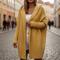 Cardigan con cappuccio da donna